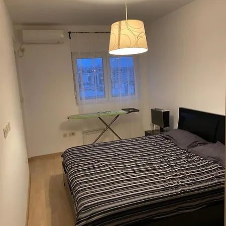 Lux With Free Parking Apartment
